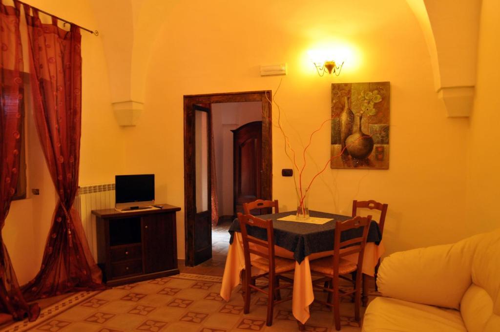 Al Borgo Antico Ristorante E B&B Crispiano Exterior foto